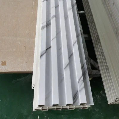 Revestimiento de paneles de pared estriados de WPC