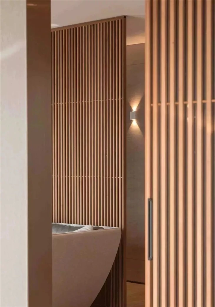 Vestido de pared WPC de grano de madera clásico